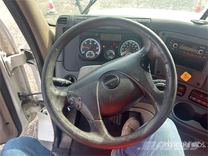 Freightliner Cascadia 125 6x4 T/A Sleeper Truck Tractor Седельные тягачи
