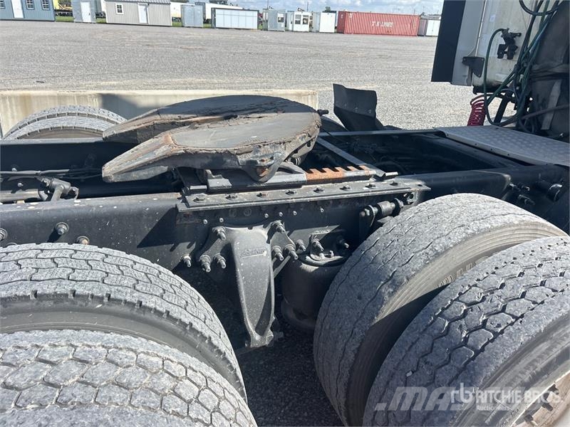 Freightliner Cascadia 125 6x4 T/A Sleeper Truck Tractor Trekkvogner