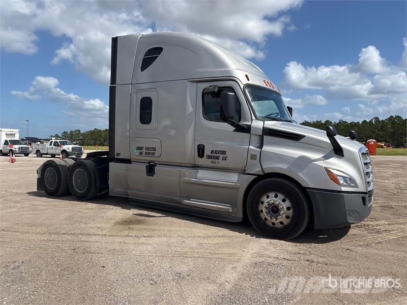 Freightliner Cascadia 126 6x4 T/A Sleeper Truck Tractor Vlačilci