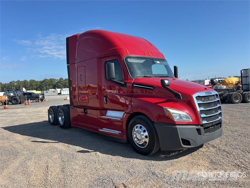 Freightliner Cascadia 126 6x4 T/A Sleeper Truck Tractor Trekkers