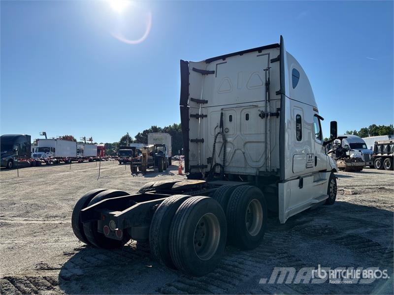 Freightliner Cascadia 126 6x4 T/A Sleeper Truck Tractor 曳引機組件