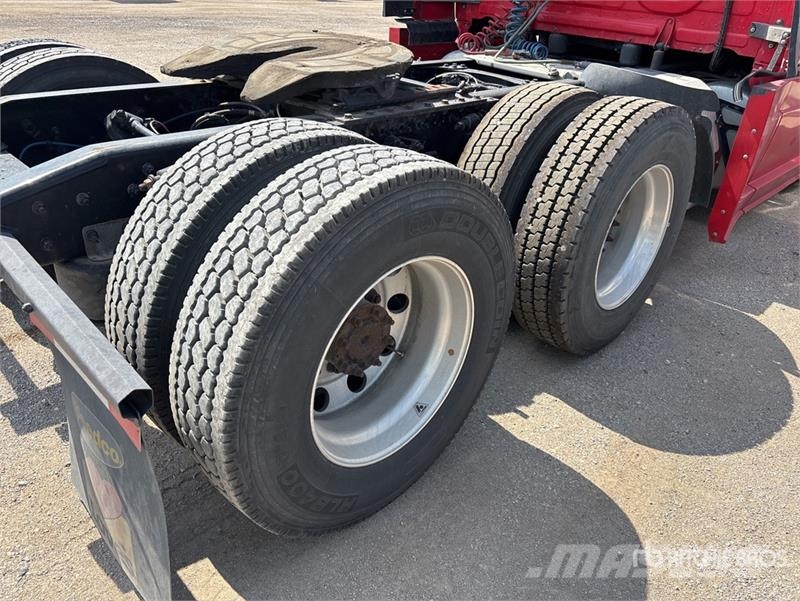Freightliner Cascadia 126 6x4 T/A Sleeper Truck Tractor Tahače