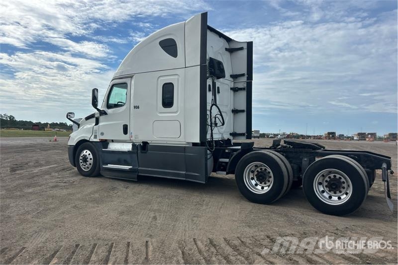 Freightliner Cascadia 126 6x4 T/A Sleeper Truck Tractor Vilcēji