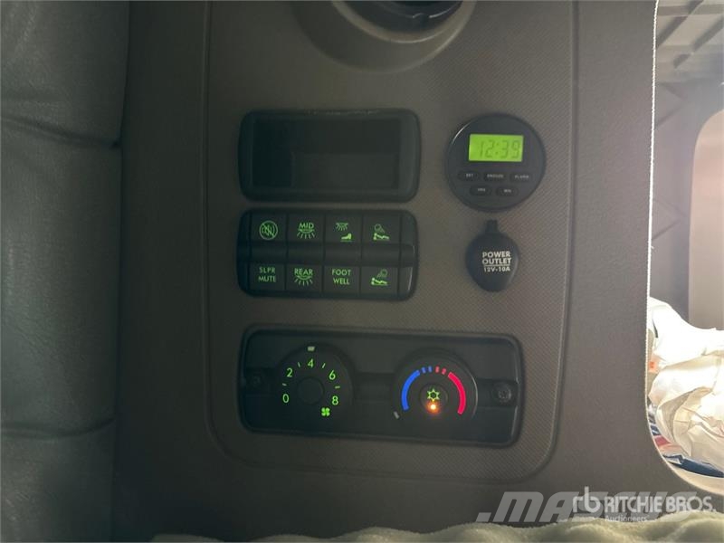 Freightliner Cascadia 125 6x4 T/A Sleeper Truck Tractor Naudoti vilkikai