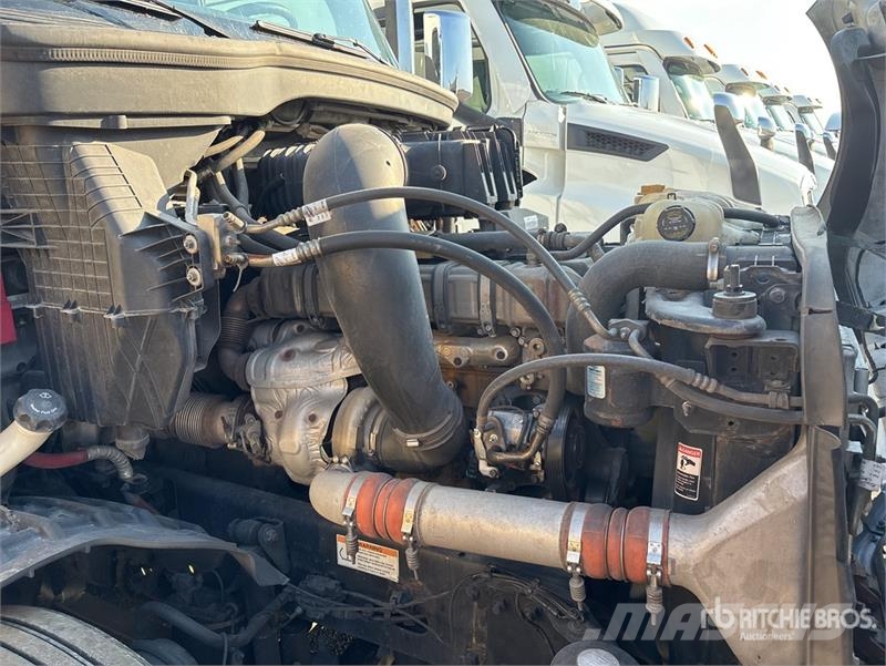 Freightliner Cascadia 126 6x4 T/A Sleeper Truck Tractor 트랙터 유닛