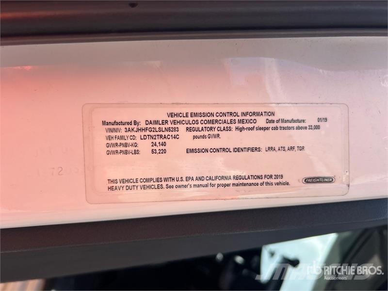 Freightliner Cascadia 126 6x4 T/A Sleeper Truck Tractor Tegljači