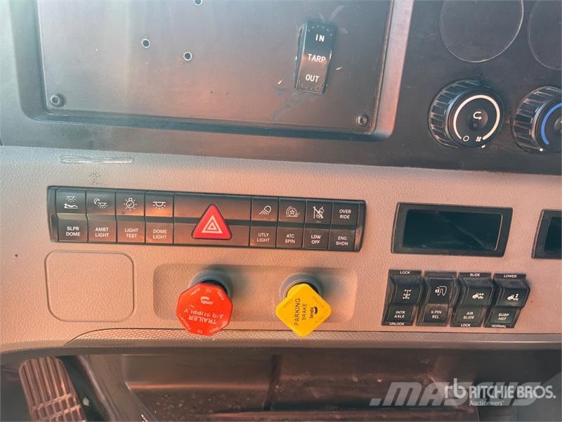 Freightliner Cascadia 126 Autotractoare