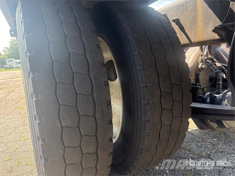 Freightliner Cascadia 113 Camiones portavehículos