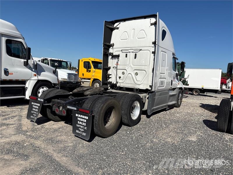 Freightliner Cascadia 125 6x4 T/A Sleeper Truck Tractor (Inoper Nyergesvontatók