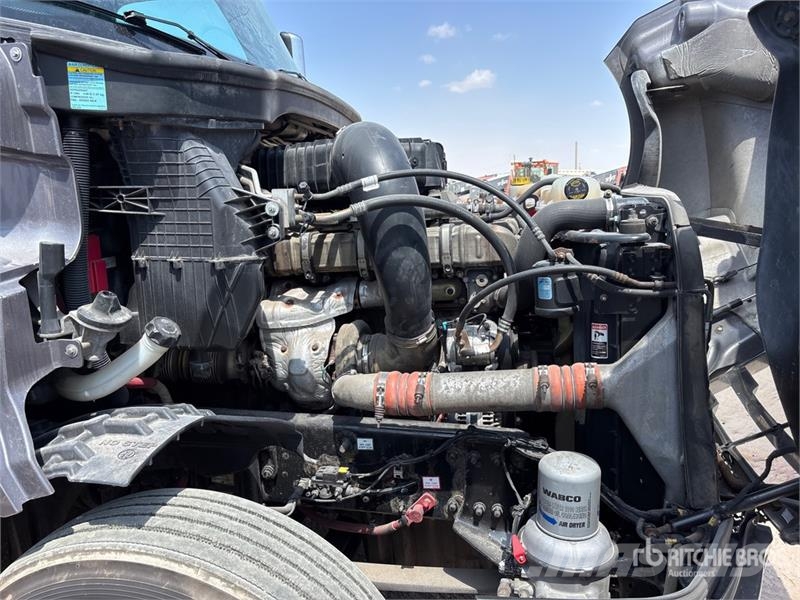 Freightliner Cascadia 126 6x4 T/A Sleeper Truck Tractor Prime Movers