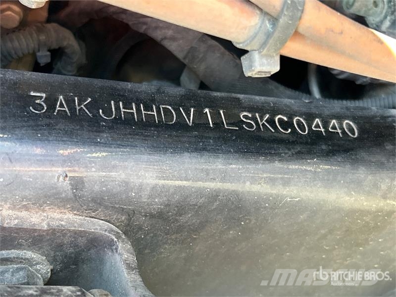 Freightliner Cascadia 126 6x4 T/A Sleeper Truck Tractor Седельные тягачи