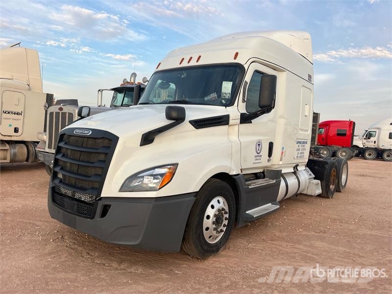 Freightliner Cascadia 126 6x4 T/A Sleeper Truck Tractor Sattelzugmaschinen
