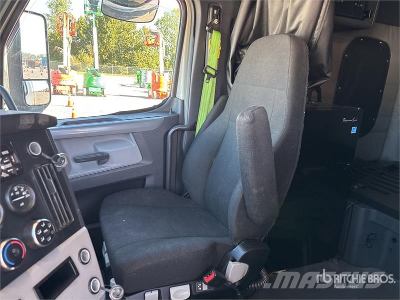 Freightliner Cascadia 126 6x4 T/A Sleeper Truck Tractor Τράκτορες