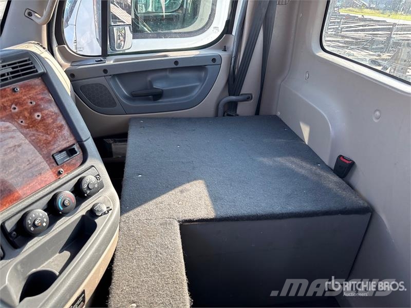 Freightliner Cascadia 113 Camiones portacoches