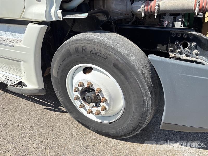 Freightliner Cascadia 125 6x4 T/A Sleeper Truck Tractor Sattelzugmaschinen