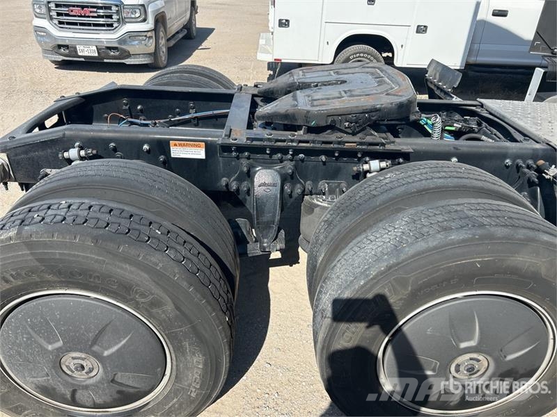 Freightliner Cascadia 126 6x4 T/A Sleeper Truck Tractor Tegljači