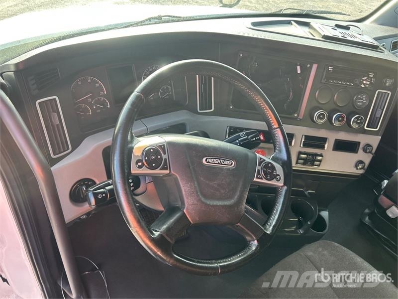Freightliner Cascadia 126 6x4 T/A Sleeper Truck Tractor Prime Movers