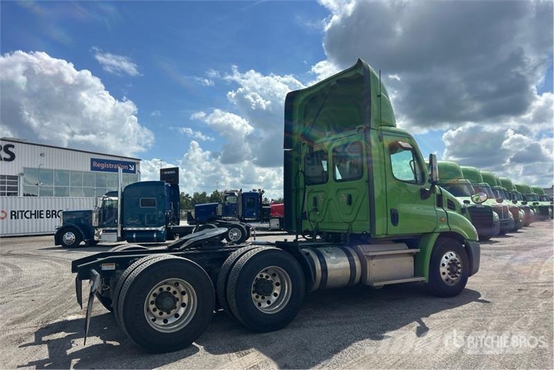 Freightliner Cascadia 113 Τράκτορες