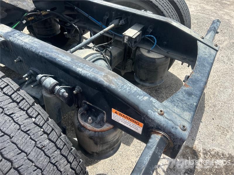 Freightliner Cascadia 125 6x4 T/A Sleeper Truck Tractor 中古トラクターヘッド | トレーラーヘッド