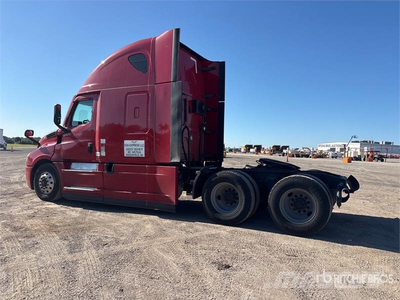 Freightliner Cascadia 126 T/A Sleeper Truck Tractor Vilcēji