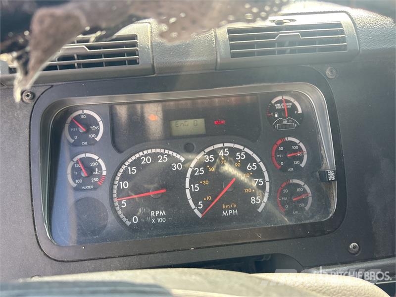Freightliner Cascadia 125 6x4 T/A Sleeper Truck Tractor Trekkvogner