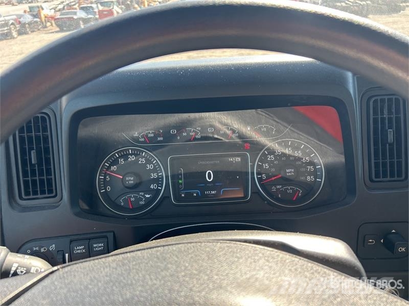 Freightliner Cascadia 126 탑차 트럭
