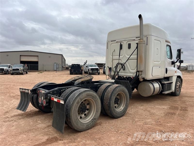 Freightliner Cascadia 125 6x4 T/A Sleeper Truck Tractor Sadulveokid