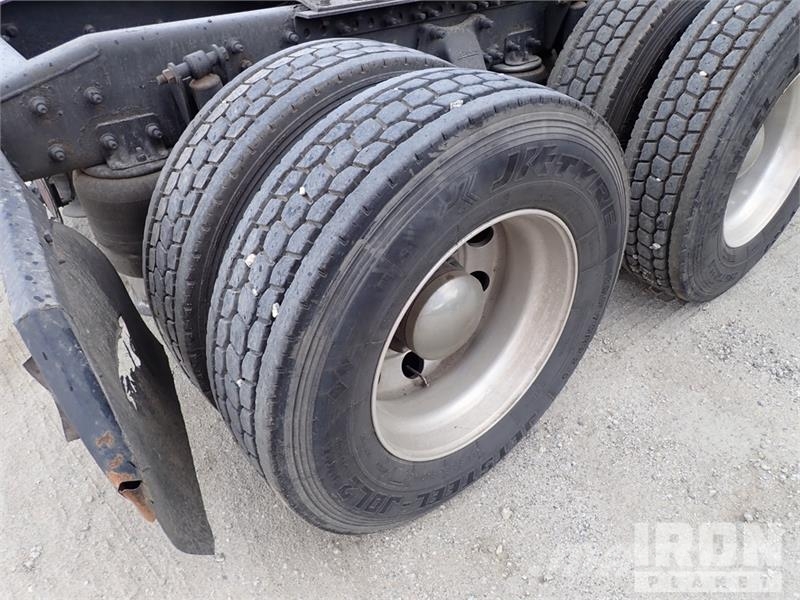 Freightliner Cascadia 125 6x4 T/A Sleeper Truck Tractor Vilcēji
