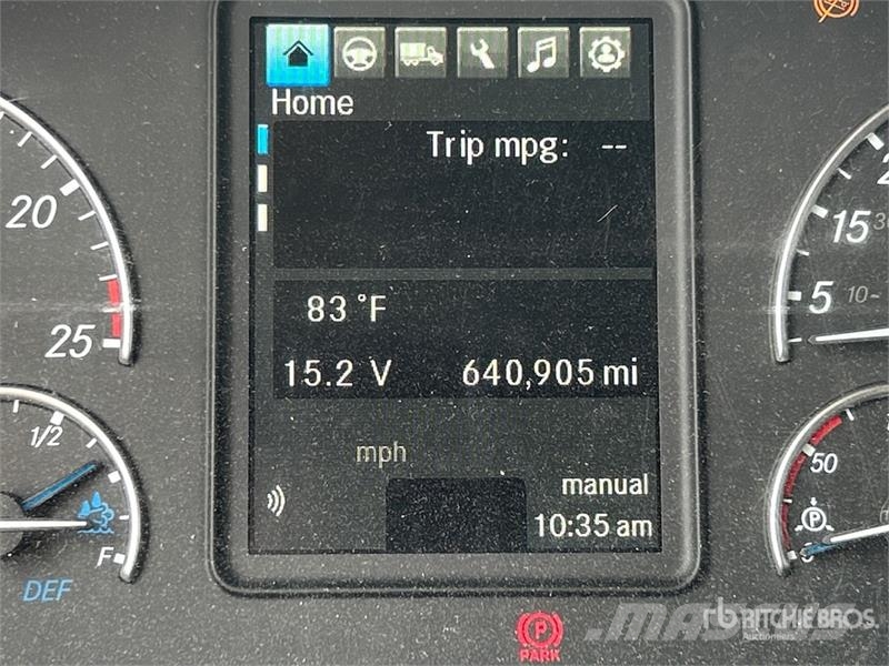 Freightliner Cascadia 126 6x4 T/A Sleeper Truck Tractor (Inoper Tractor Units