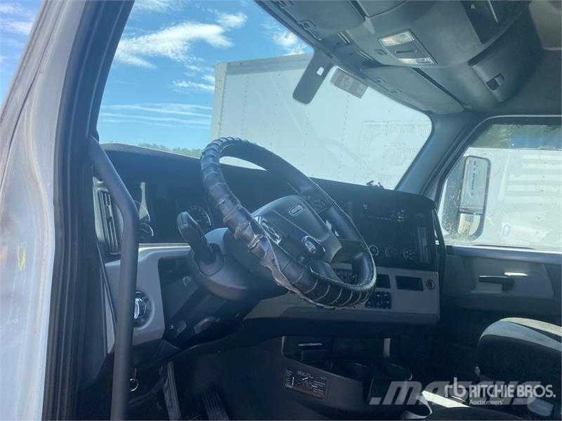 Freightliner Cascadia 126 6x4 T/A Sleeper Truck Tractor (Inoper 中古トラクターヘッド | トレーラーヘッド
