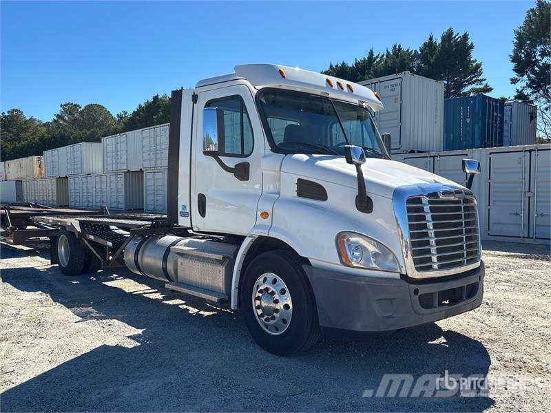 Freightliner Cascadia 113 Car Carrier Truck Camiões de Transporte Auto