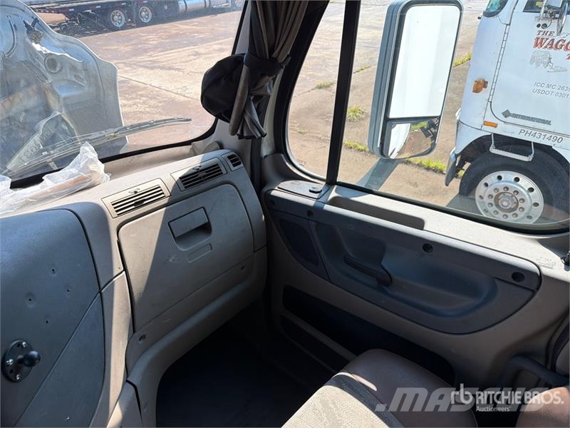 Freightliner Cascadia 113 6x4 Sleeper Car Carrier Truck Camiones portacoches