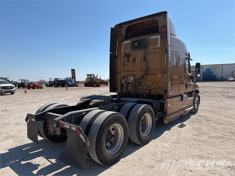 Freightliner Cascadia 125 6x4 T/A Sleeper Truck Tractor Tegljači