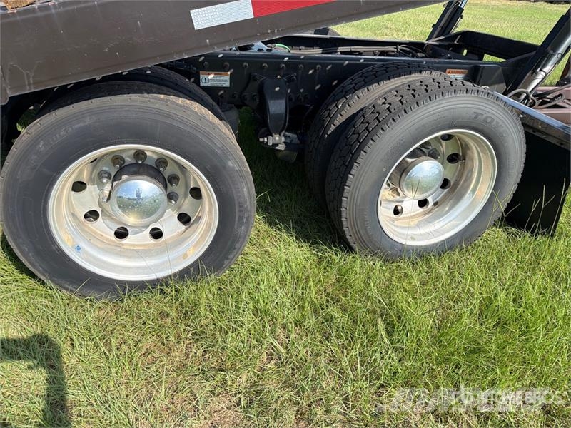 Freightliner Cascadia 113 6x4 Sleeper Car Carrier Truck مركبات النقل