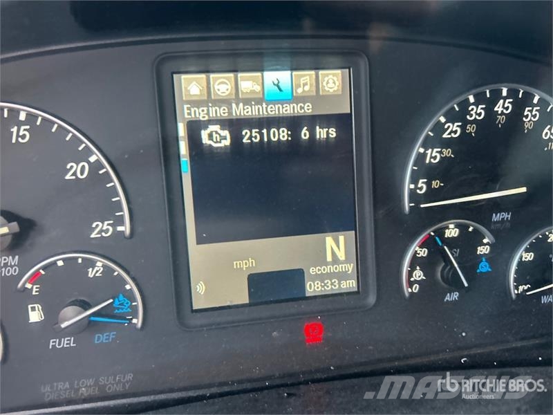 Freightliner Cascadia 6x4 T/A Sleeper Truck Tractor (Inoperable Trekkvogner