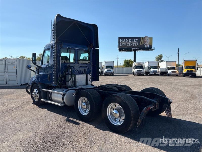 Freightliner Cascadia 116 中古トラクターヘッド | トレーラーヘッド