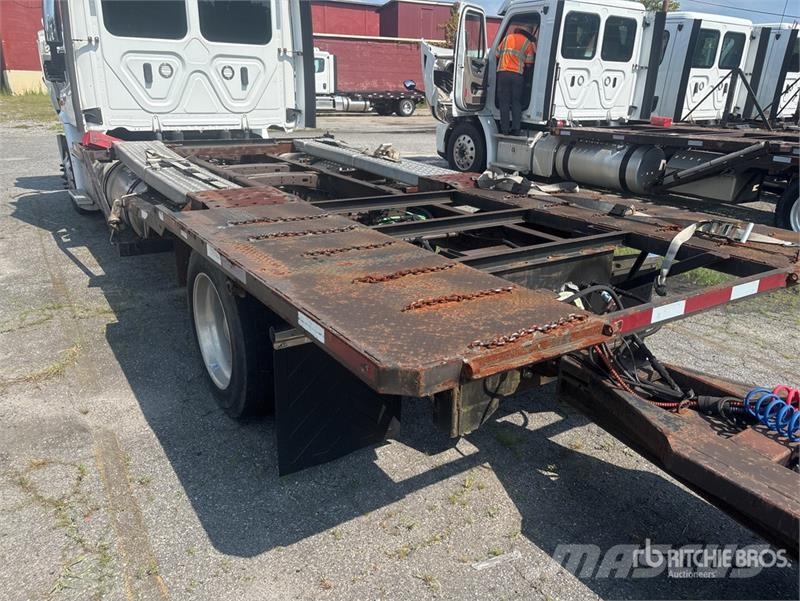 Freightliner Cascadia 113 Camiones portavehículos