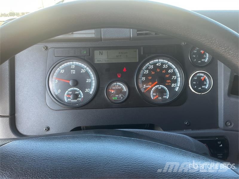 Freightliner Cascadia 125 6x4 T/A Sleeper Truck Tractor 中古トラクターヘッド | トレーラーヘッド