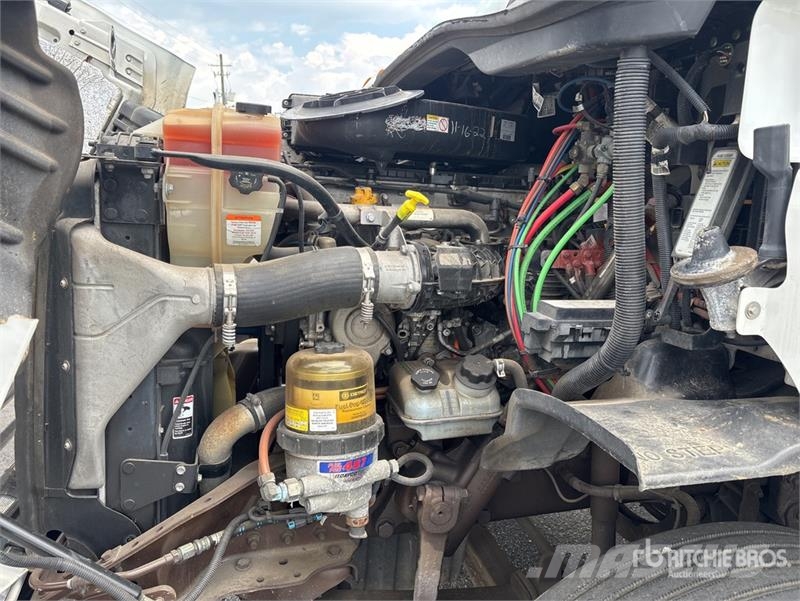 Freightliner Cascadia 113 Camiones portavehículos