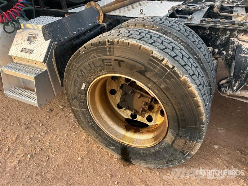 Freightliner Cascadia 126 6x4 T/A Sleeper Truck Tractor Sattelzugmaschinen