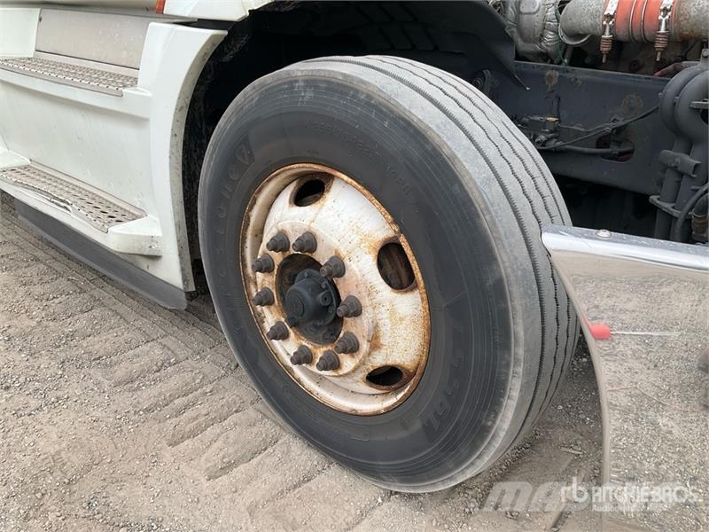 Freightliner Cascadia 126 6x4 T/A Sleeper Truck Tractor Vilcēji