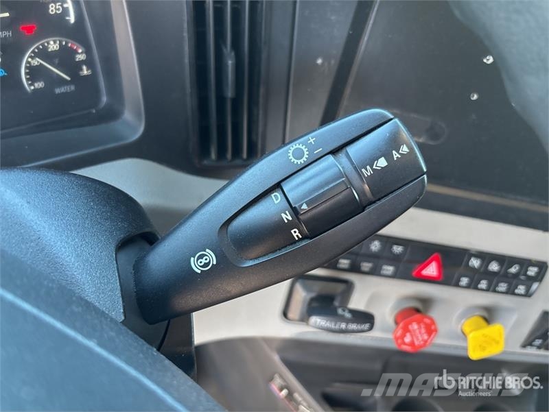 Freightliner Cascadia 126 6x4 T/A Sleeper Truck Tractor Τράκτορες