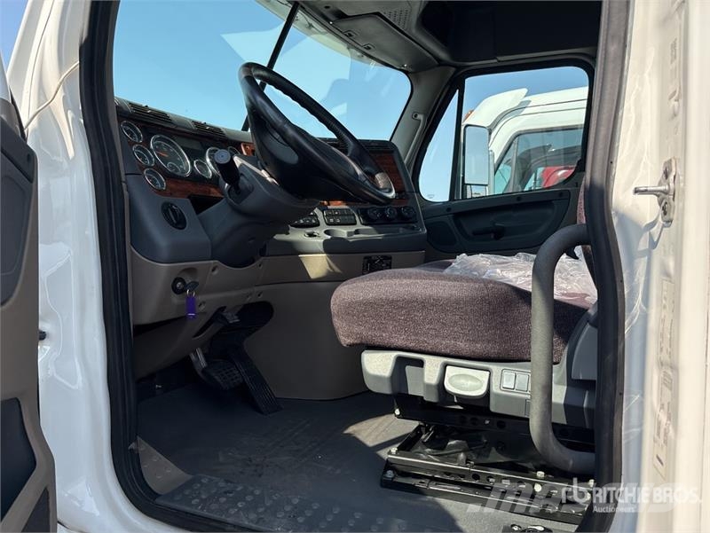 Freightliner Cascadia 113 Camiones portacoches