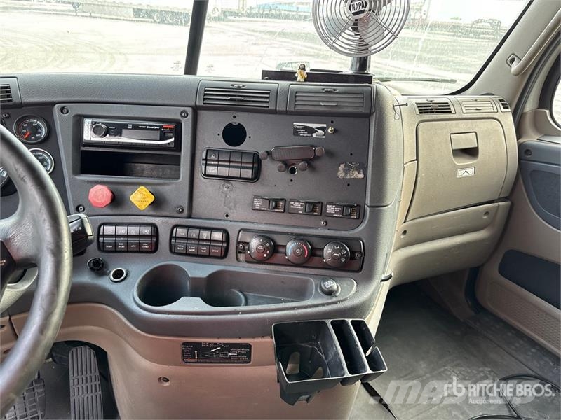 Freightliner Cascadia 125 6x4 T/A Sleeper Truck Tractor Sattelzugmaschinen