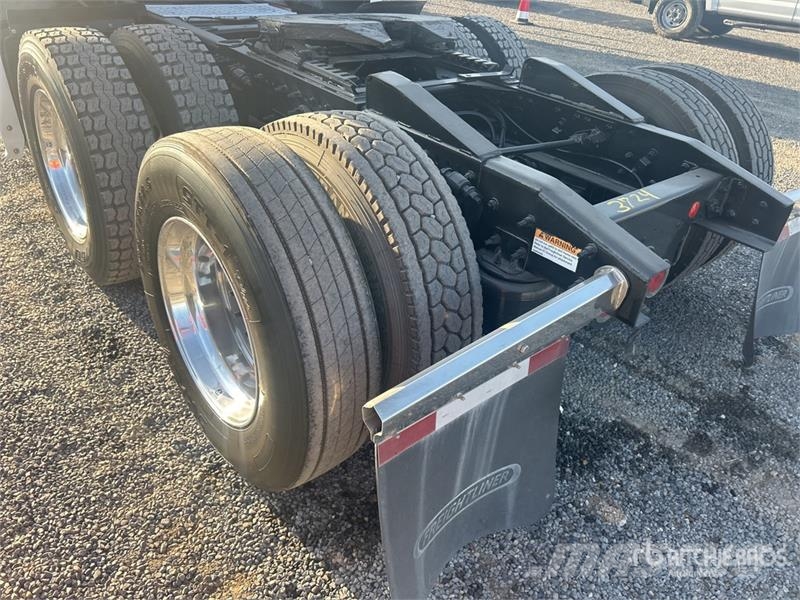 Freightliner Cascadia 125 6x4 T/A Sleeper Truck Tractor Седельные тягачи