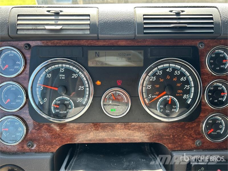 Freightliner Cascadia 113 6x4 Sleeper Car Carrier Truck Autovežiai