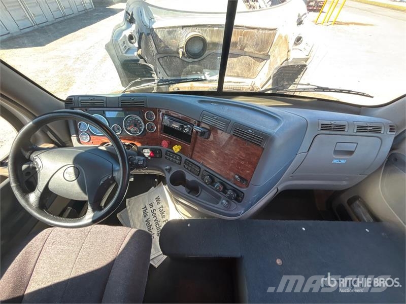 Freightliner Cascadia 113 Car Carrier Truck Camiões de Transporte Auto