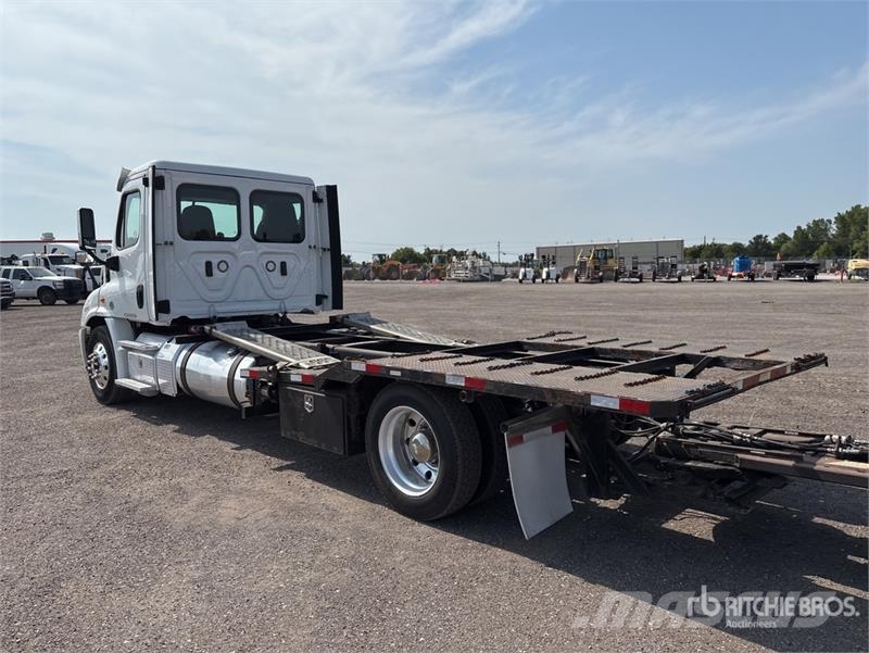 Freightliner Cascadia 113 Camiones portacoches