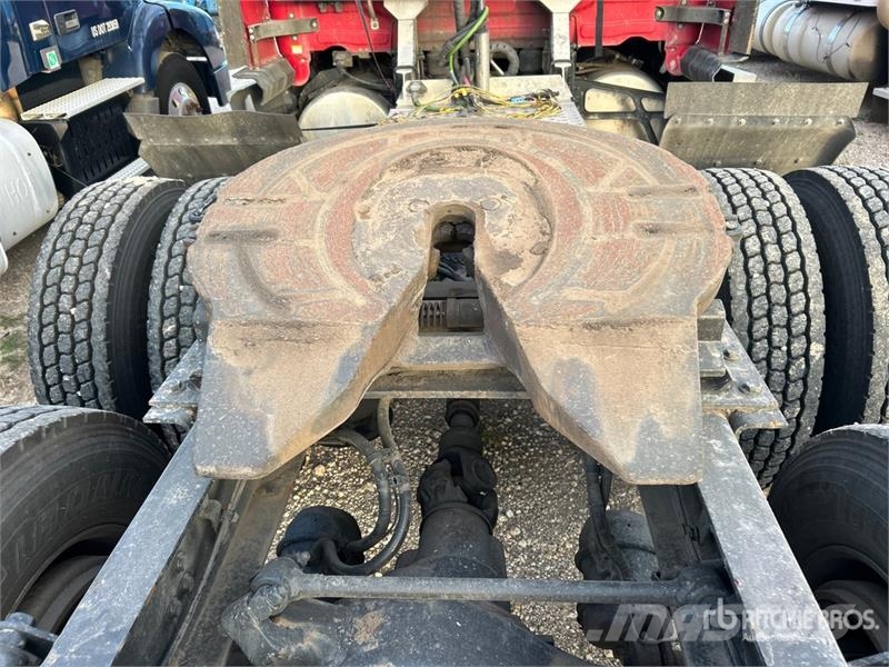 Freightliner Cascadia 6x4 T/A Sleeper Truck Tractor (Inoperable Trekkvogner