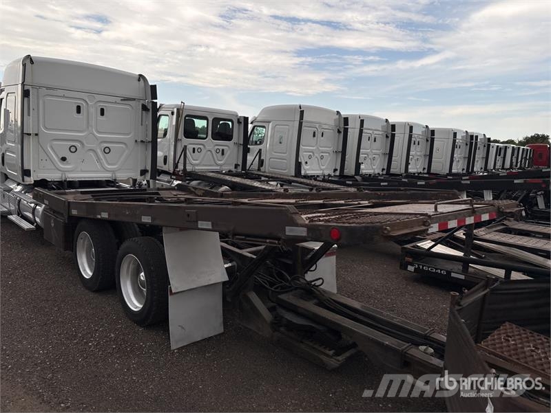 Freightliner Cascadia 113 6x4 Sleeper Car Carrier Truck Evakuatori